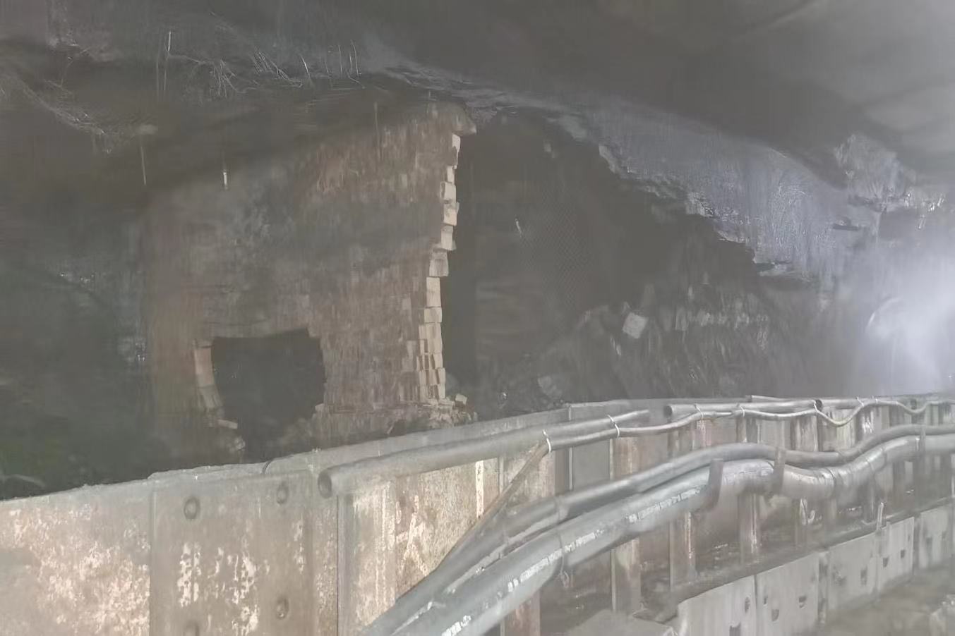 过空巷开口处  朱序飞摄.jpg