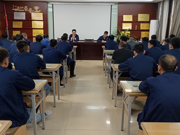 机电队队长组织职工变乱案例进建-刘随平摄.jpg