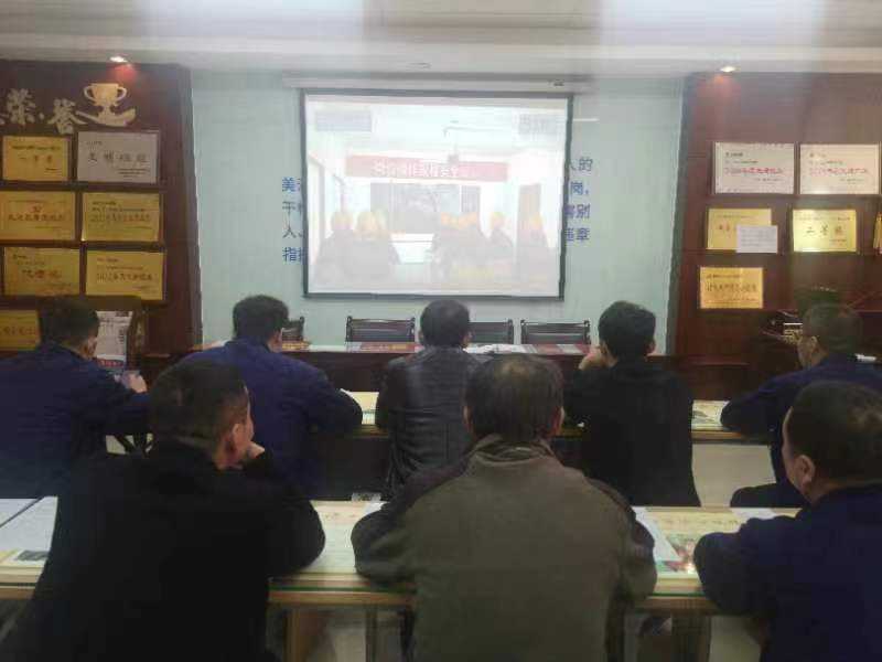 旁观警示教育片，党鑫摄.jpg