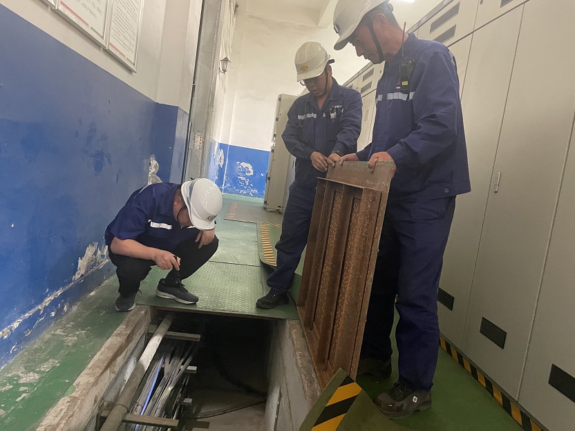 图四   排查隐患，确保安全 w66集团煤矿出产运营公司袁大滩选煤厂  万幼波  提供.jpg.jpg