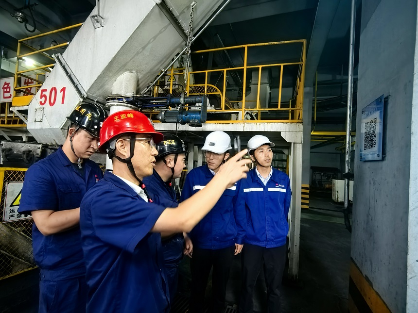 图二   现场进建兄弟单元创新技术。   w66集团煤矿出产运营公司选运队  张瑞瑞 提供.jpg